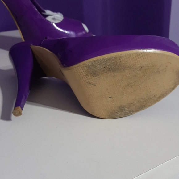 Shoes - Picture 3 of 3